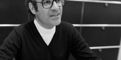 Der argentinische Zeichner Joaquin Salvador Lavado, bekannt unter seinem Künstlernamen Quino, sitzt an einer Zeichnung. Quino, Schöpfer der Comic-Figur Mafalda, starb am 30.09.2020 im Alter von 88 Jahren. Foto: Adriano Alecchi/Zuma Press/dpa