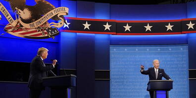 Die Social-Media-Plattform Facebook verbietet Werbung, die von Wahlmanipulation spricht. Im Bild: US-Präsident Donald Trump (links) und sein Herausforderer Joe Biden bei der ersten TV-Debatte in Cleveland.