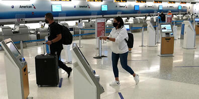 Wegen dem Einbruch der Passagierzahlen schickt American Airlines Tausende Mitarbeiter in die Zwangsferien. (Archivbild)