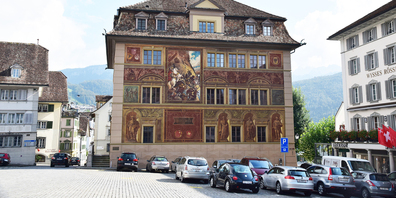 Teile des oberen Hauptplatzes bis zur Herrengasse in Schwyz müssen neu gepflästert werden. (Bild: Archiv)