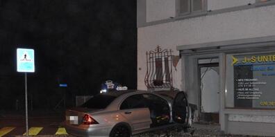 Die Rettungskräfte konnten nur noch den Tod des 29-jährigen Autofahrers feststellen.