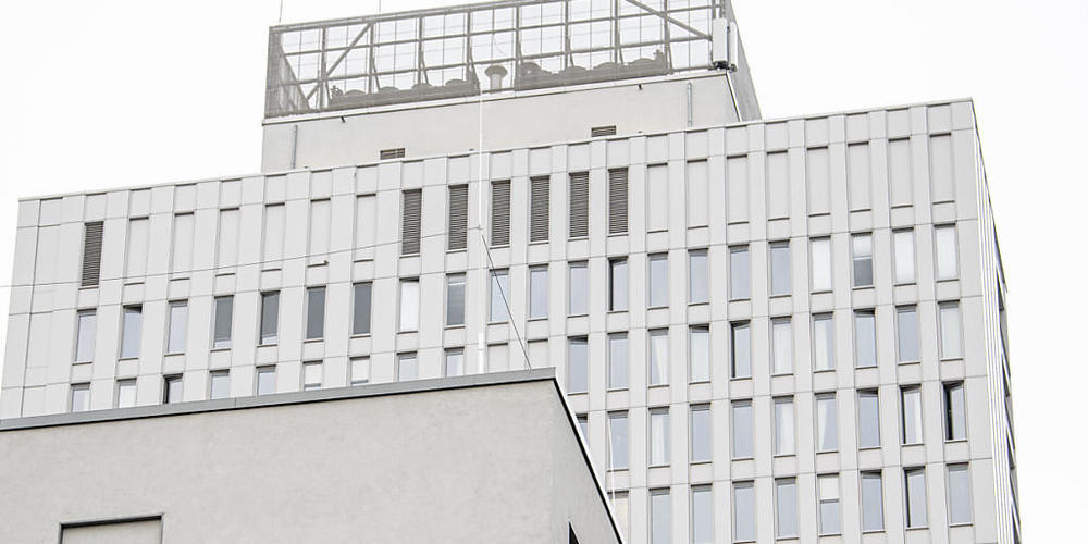 Der Schriftzug "Charite" ist am Gebäude der Zentralen Notaufnahme der Berliner Charite angebracht. Foto: Fabian Sommer/dpa