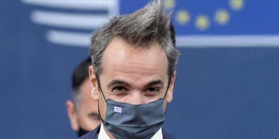 Kyriakos Mitsotakis, Premierministers von Griechenand, trifft zu einem EU-Gipfel im Gebäude des Europäischen Rates ein. Foto: Aris Oikonomou/AFP Pool/dpa