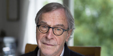 Klaus Merz, der Dichter aus dem Wynental, jener Lebenslandschaft, in der sich die Welt spiegelt, wird 75. Bekannt ist er für meist dünne Bücher mit Gedichten, Feuilletons und Prosatexten: Texte, die Gegensätze miteinander verklammern, in denen jed...