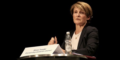 Gemeindepräsidentin Silvia Troxler konnte ihren Widersacher Reto Schmidheiny klar besiegen (Bilder: Ulrike Huber)