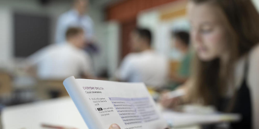 Mit einem bilingualen Angebot soll das, was mit der Sekpro begonnen wurde, auf eine andere Art weitergeführt und die gemachten Erfahrungen genutzt werden.  (Bild: Keystone)