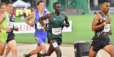 Dominic Lobalu vom LC Brühl läuft nur knapp hinter dem Sieger Tadesse Abraham. (Bild: Urs Siegwart)