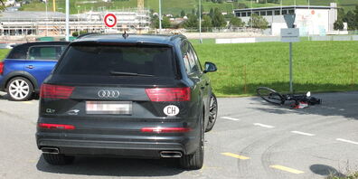 Der Autofahrer hat die Velofahrerin übersehen (Bild: kapo.sg.ch)