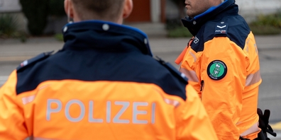 Die Kantonspolizei St.Gallen kontrollierte beim Schulhaus 15 Mofas auf den technischen Zustand und die Fahrer auf ihre Fahrerlaubnis. (Symbolbild)