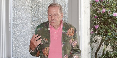 Kurt Aeschbacher fesselte die Besucher mit den Ausführungen zu seinen Kunstwerken im Talent Campus Zürichsee.