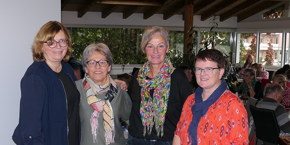 Vier starke Frauen aus dem Kernteam des «Café TrotzDem», v.l. Anna Havran, Irma Loser, Elsbeth Specker und Barbara Bosshard (Bilder: Ulrike Huber)