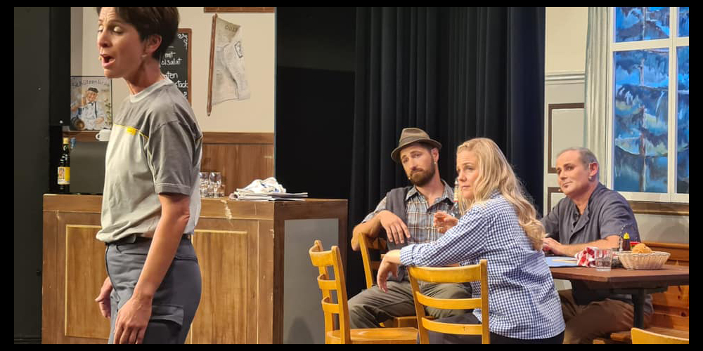 Szene aus dem Musical «uf immer und ewig».