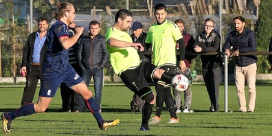 St.Margrethens Marc Lütolf dirigierte aus dem defensiven Mittelfeld (Bilder: Ulrike Huber)