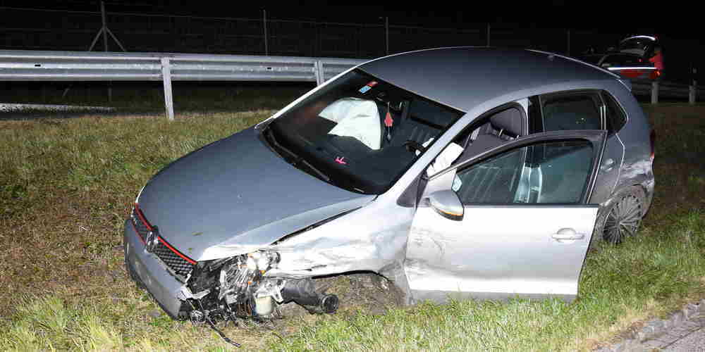 Wer tut seinem eigenen Auto so etwas an? (Bild: kapo.sg.ch)