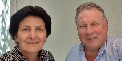 Eine mutige Frau und Mutter. Moderator Roland P. Poschung besuchte zum Vorgespräch Susi Noger von der P-26 in St. Gallen.