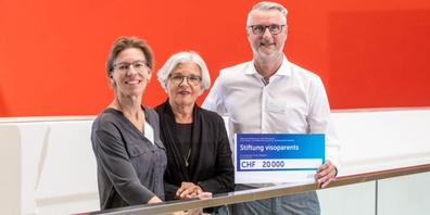(von links nach rechts): Christine Müller, Co-Leiterin Kommunikation & Fundraising visoparents;  Dr. Lucrezia Meier-Schatz, Präsidentin CSS Stiftung; Urs Kappeler, Geschäftsführer visoparents 
