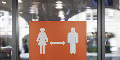 Abstand halten, Hände waschen und Maske tragen: Wegen des erneuten Anstiegs der Corona-Infektionen rufen Behörden und Experten diese Tage die wichtigsten Massnahmen in Erinnerung. (Symbolbild)