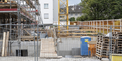 Der Gerüstbau ist ein laufender Prozess, bei dem sich Teile davon täglich bewegen. Obwohl verboten, werden von Handwerkern auch immer wieder eigenmächtig Veränderungen an den Gerüsten vorgenommen. (Symbolbild: Archiv)