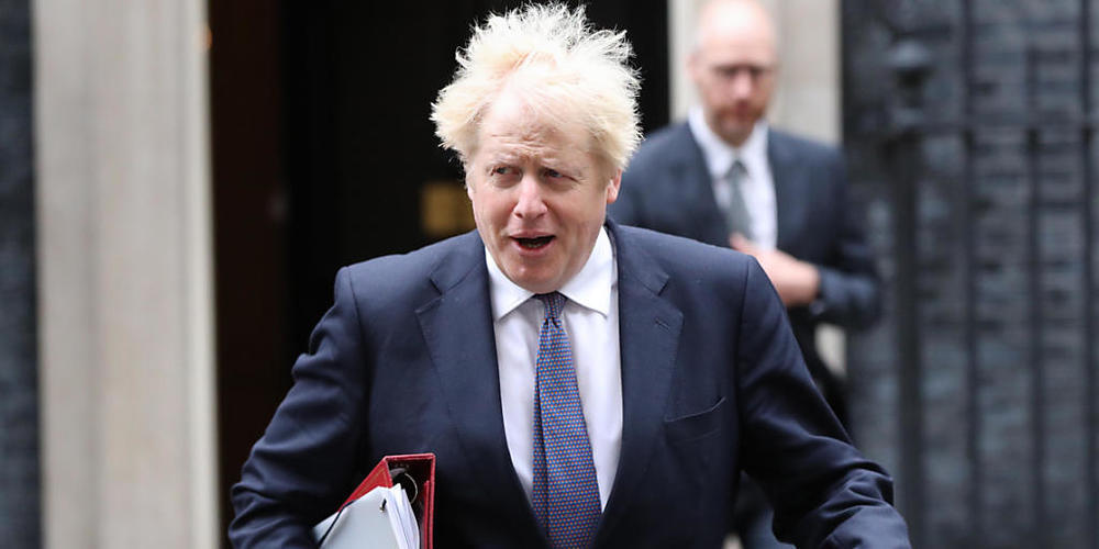 Boris Johnson, Premierminister von Großbritannien, verlässt vor einer Kabinettssitzung im Außen- und Commonwealth-Büro Downing Street 10. Foto: Jonathan Brady/PA Wire/dpa