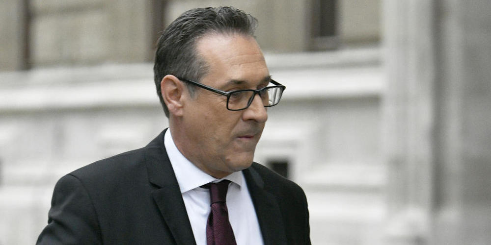 Heinz-Christian Strache, Vorsitzender der Partei «Team HC Strache - Allianz für Österreich» kommt im Rahmen der Wien-Wahl zum Rathaus. Foto: Hans Punz/APA/dpa