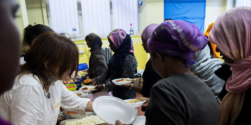 Bei Verdacht auf Menschenhandel solle die Schweiz im Asylverfahren vom Recht auf Selbsteintritt auf das Asylgesuch Gebrauch machen, fordern vier Opferschutz-Organisationen. Dublin-Rückführungen dürften in diesen Fällen nicht durchgeführt werden. (...