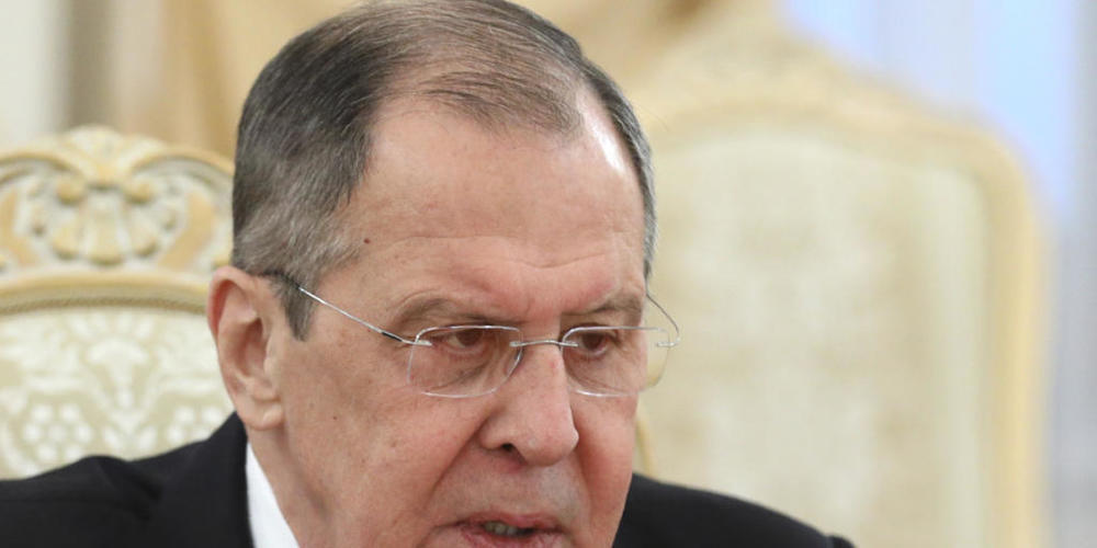 Sergej Lawrow, Außenminister von Russland, spricht bei einem Treffen mit Armeniens Außenminister Mnazakanjan. Foto: Uncredited/Russian Foreign Ministry/Press Service/AP/dpa