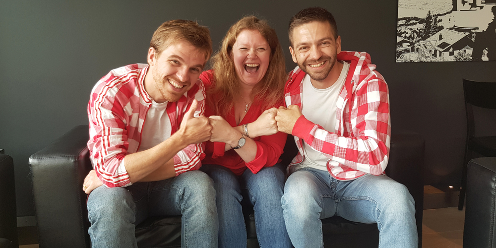 Redaktorin Irene Lustenberger mit Aurel und Moritz Hassler. 