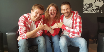 Redaktorin Irene Lustenberger mit Aurel und Moritz Hassler. 