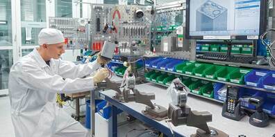 Einblick in die VAT Vakuumventile AG, Haag