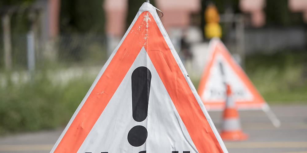 Nach den beiden Kollisionen musste die Polizei die Autobahn in Richtung Bern teilweise sperren. (Themenbild)