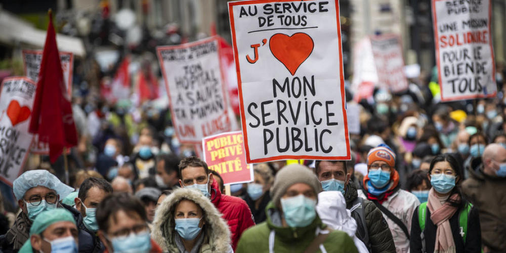 Protest gegen Lohnabbau: Rund 3500 Staatsangestellte beteiligen sich in Genf an einer Kundgebung durch die Innenstadt.