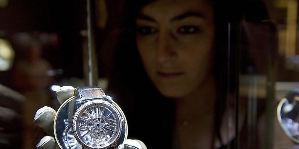 Die Richemont-Gruppe, zu der unter anderem die Luxusmarke Cartier gehört, will ihre Aktionäre mit einem Treueprogramm belohnen. Sie sollen handelbare Optionsscheine erhalten.(Archivbild)