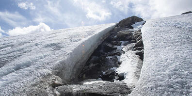 Der Basodino-Gletscher im Tessin verlor im Mittel einen halben Meter Eis im Sommer 2020. Das ist deutlich weniger als die tieferliegenden Schweizer Gletscher.