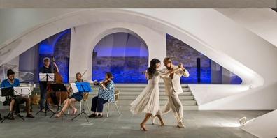 In der Tango-Oper «Odysseus und Nausikaa» geht es um Liebe und Melancholie,  um Protest gegen das Schicksal und um wiederkehrende, mit Begegnung und Abschied verbundene Berührungen.