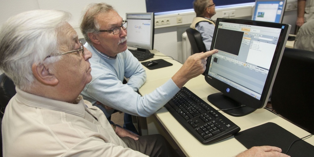 Für Fragen und Hilfe rund um digitale Medien steht jeden Donnerstagnachmittag der Computertreff der Quartierentwicklung Suhr zur Verfügung.(Symbolbild)