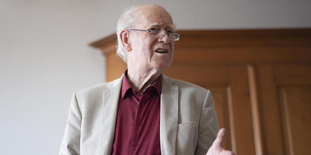 Franz Hohler ist einer der bekannten Namen am kommenden woerdz-Festival nach Luzern. Der Schweizer Autor liefert im Rahmen einer Werkschau einen Überblick über das aktuelle Schaffen im Bereich Spoken Word. (Archivbild)