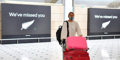 Passengers from New Zealand arrive at Sydney International Airport in Sydney, Friday, October 16, 2020. Australias border rules have been relaxed as the country establishes a trans-Tasman travel bubble with New Zealand. (AAP Image/Dean Lewins) NO...