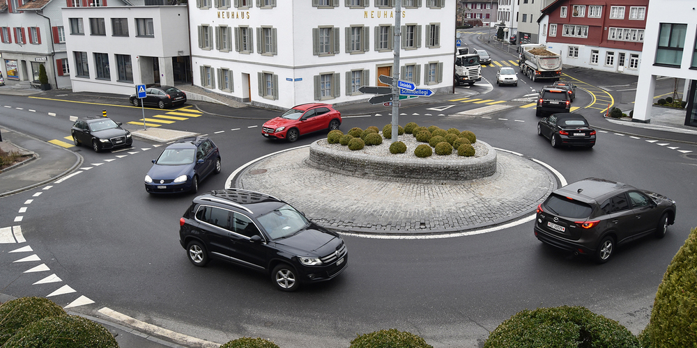 Kreisel Hauptstrasse/Dorfplatz, Wollerau