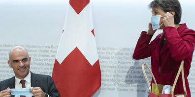 Gesundheitsminister Alain Berset und Bundespräsidentin Simonetta Sommaruga an einer Medienkonferenz am Donnerstag in Bern. (Archivbild)