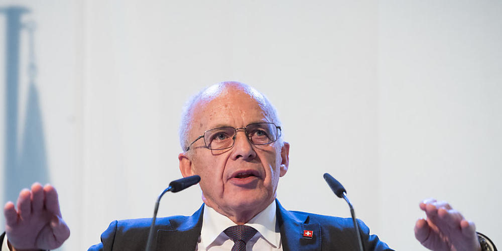 Bundesrat Ueli Maurer fordert eine an Fakten orientierte Analyse der Auswirkungen, die die Corona-Pandemie auf die Schweiz hat. Hysterie helfe nicht weiter. (Archivbild)