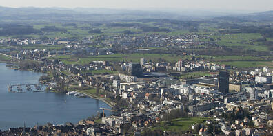 Der Kanton Zug hat den ersten Platz als attraktivster Firmenstandort dank einer Gewinnsteuersenkung zurück erobert. (Archivbild)