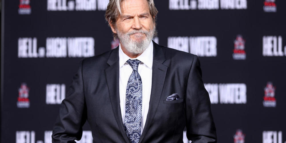 ARCHIV - Jeff Bridges, US-amerikanischer Schauspieler, wird am TCL Chinese Theatre IMAX mit einer Zeremonie geehrt. Bridges hat Lymphdrüsenkrebs. Foto: Rich Fury/Invision/dpa