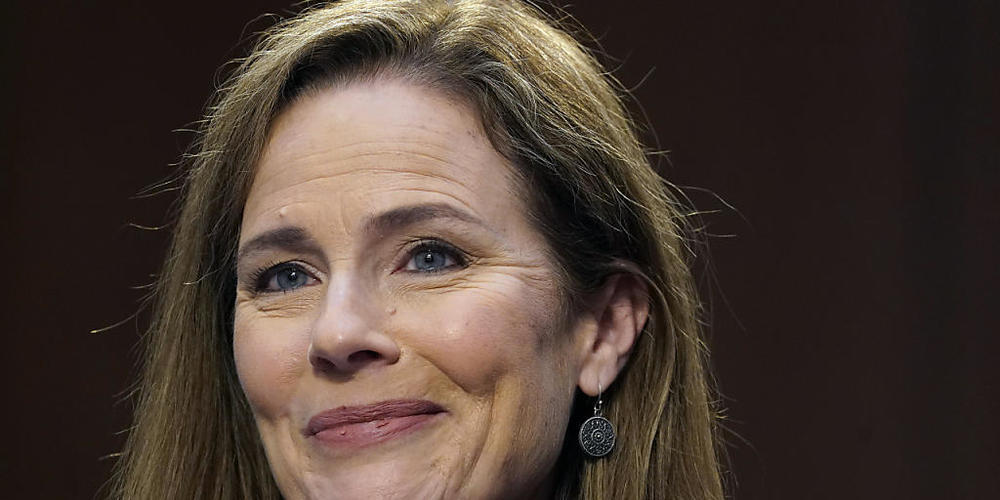 Amy Coney Barrett, Kandidatin für das Richteramt am Obersten Gericht der USA, lächelt. Foto: Drew Angerer/Pool Getty Images North America/AP/dpa
