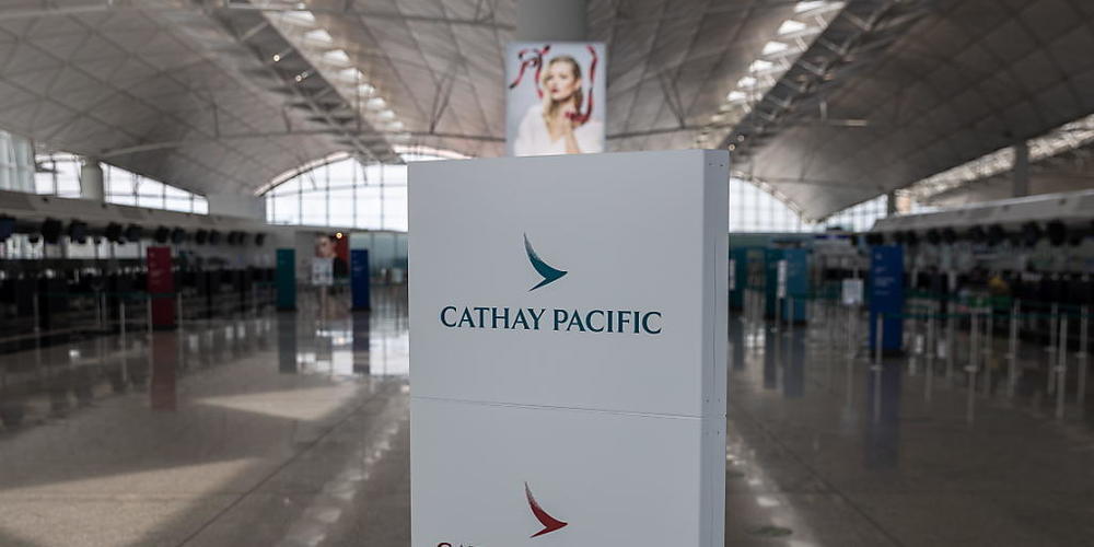 Die in Hongkong beheimatete Fluggesellschaft Cathay Pacific hat drastische Kostensenkungsmassnahmen bekanntgegeben. (Symbolbild)