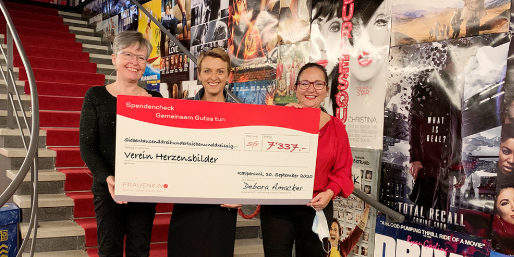 Das Frauenkino darf immer wieder grosse Summen an gute Organisationen spenden: Die Organisation Herzensbilder durfte Ende September einen Check über 7'337 Franken entgegennehmen.
