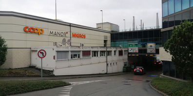 Die Migros Genossenschaft Zürich beantragt in einem Baugesuch, dass dieses Container-Büro-Provisorium beim Seedamm-Center bis maximal Ende 2026 fortgeführt werden darf. (Bild: Patrizia Baumgartner)