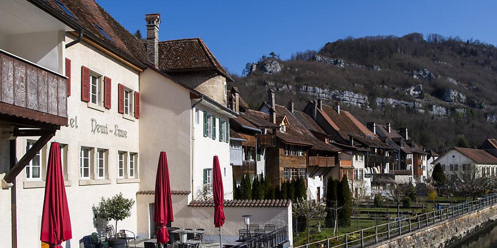 Im Kanton Jura müssen Restaurants neu bereits bereits um 22 Uhr schliessen.