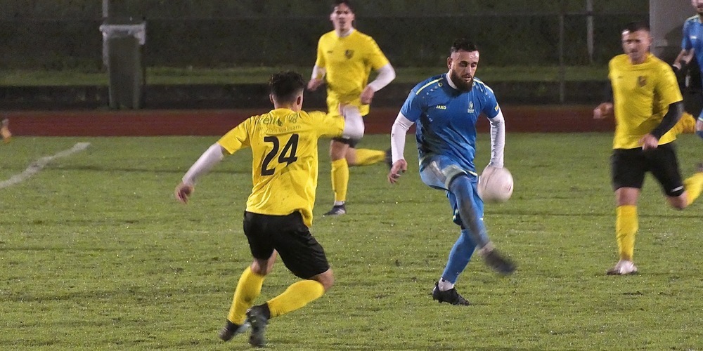 Rijad Abazi brachte mit seiner Einwechslung Offensivkraft ins Mittelfeld (Bilder: Ulrike Huber)