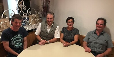 Die diesjährigen Jubilare freuen sich über die gemütliche Feier: Manuel Lüchinger, Harald Herrsche, Barbara Schegg und Werner Schöb (v.l.n.r.). (Bild: zVg)