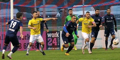 In der Anfangsphase spielten die Rheinecker konzentriert, in der Bildmitte Aussenverteidiger Kushtrim Hajrullahu (Bilder:Ulrike Huber)